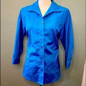 Blue Chico Size 2 No-iron Button Down 3/4 Sleeve Shirt.